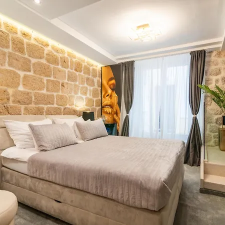 Vip Gold Bed & Breakfast 4*